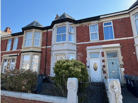 Block of 4 Flats (3x 1 Beds & 1x 2 Beds) - fully let at £19,448 p/annum - Blackpool (FY4)